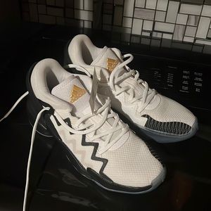 Adidas Mens Sneakers- Donavan Mitchel Spida